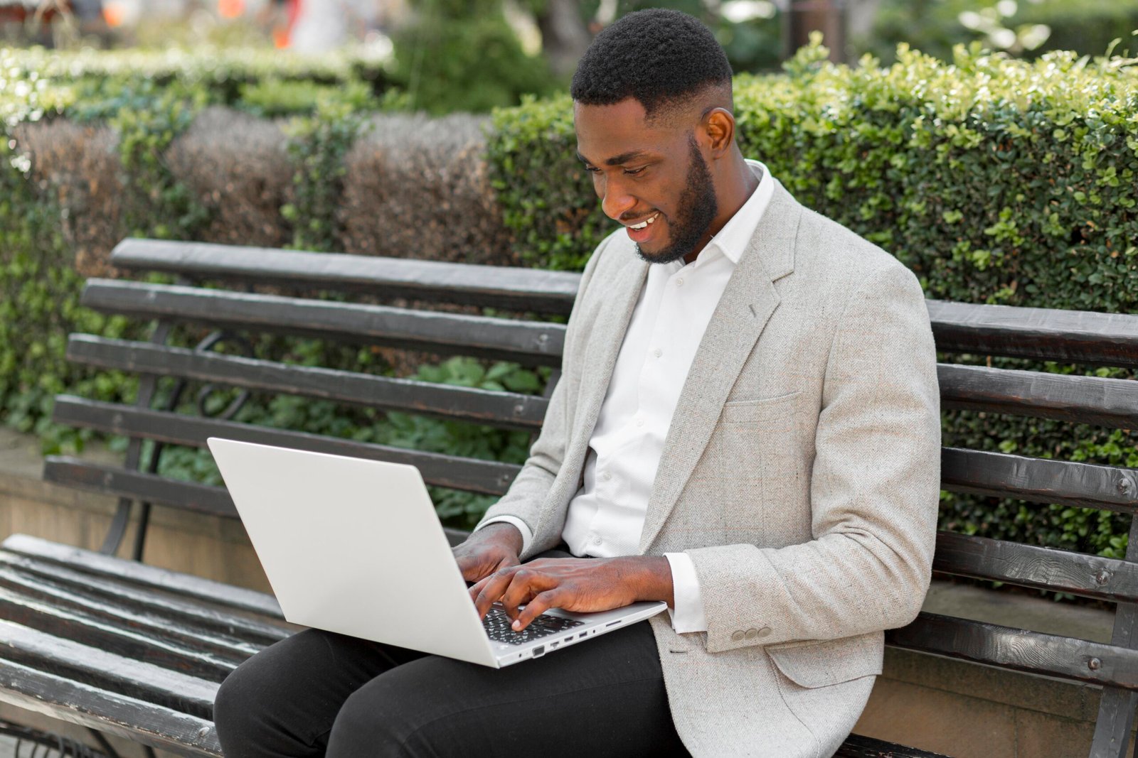 businessman working laptop scaled